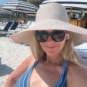 Meet your Posher, Rebecca